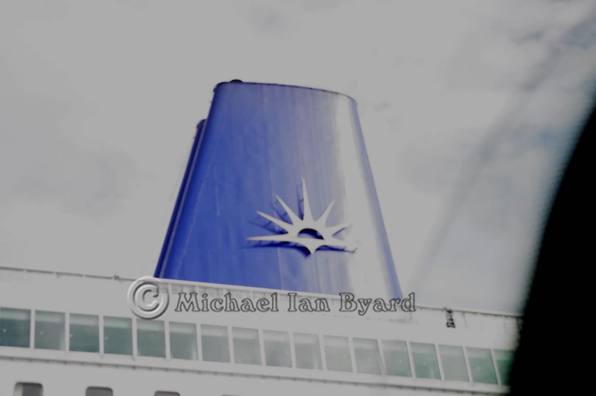 New P and O Cruises Funnel colour and Logo